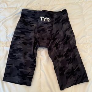 TYR Men’s Venzo Size 24